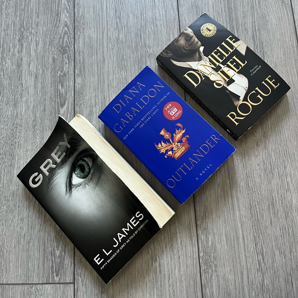 3 novel bundle: Outlander, Rogue and Grey. - Picture 7 of 13